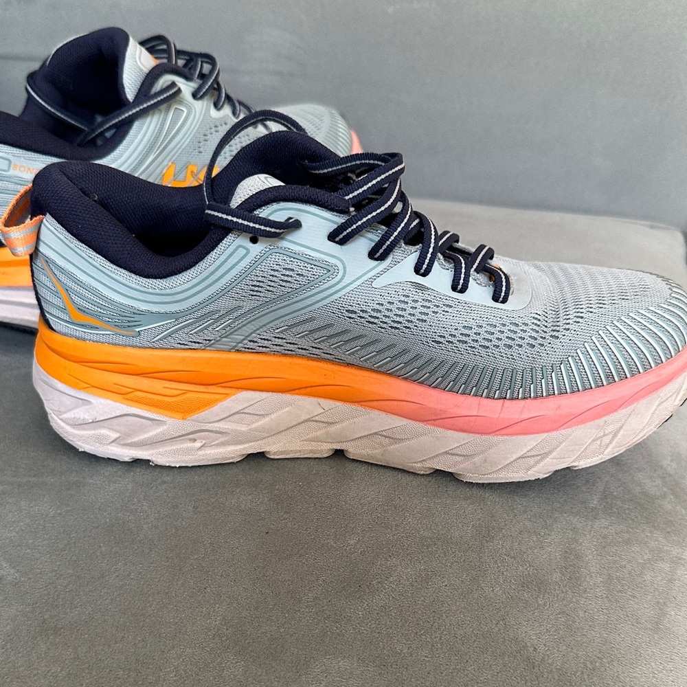 HOKA women’s Bondi 7-very good condition!